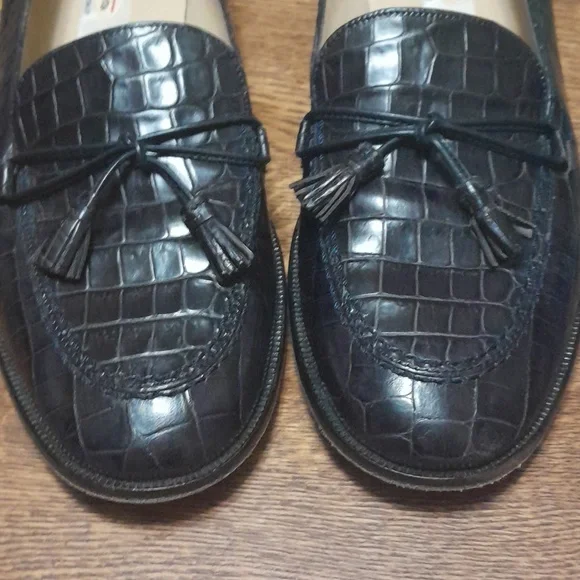 8.5 TALBOTS LEATHER TASSEL LOAFERS - Picture 2 of 10